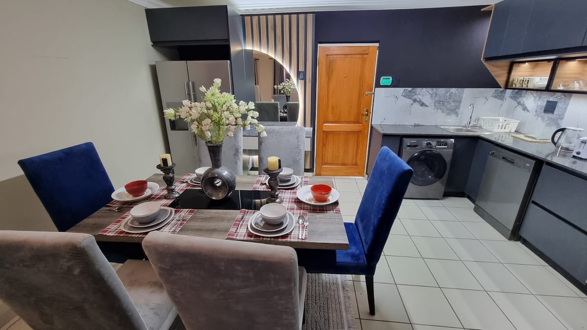 Dining area for 6 persons.
