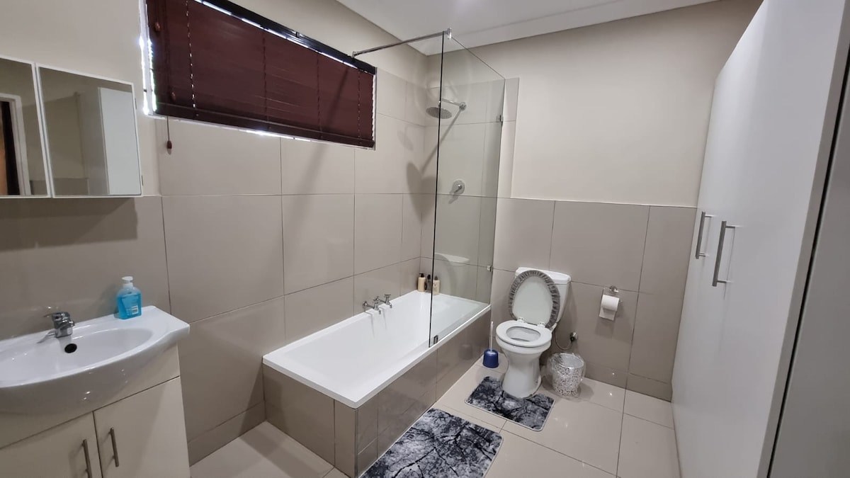 Full bathroom with bath/shower combo with walk-in closet.