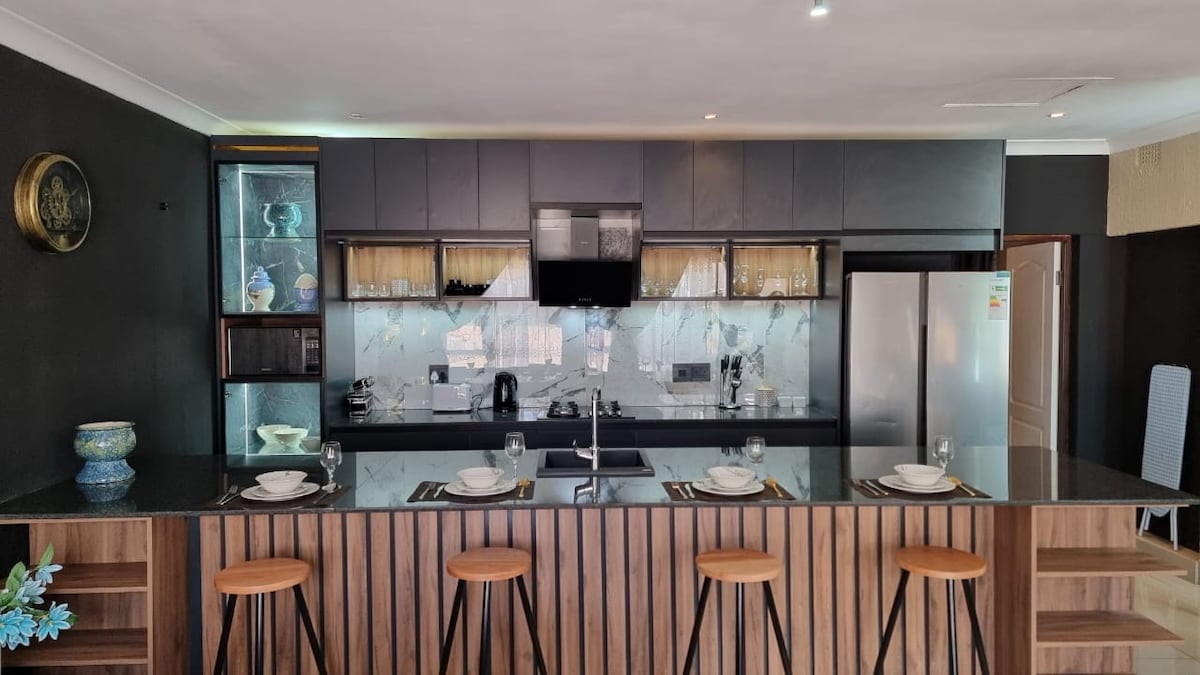 Full kitchen image 1