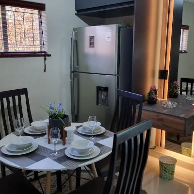 Dining room to seat 4 persons.