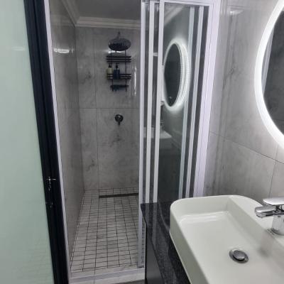 Full bathroom 2 image 2