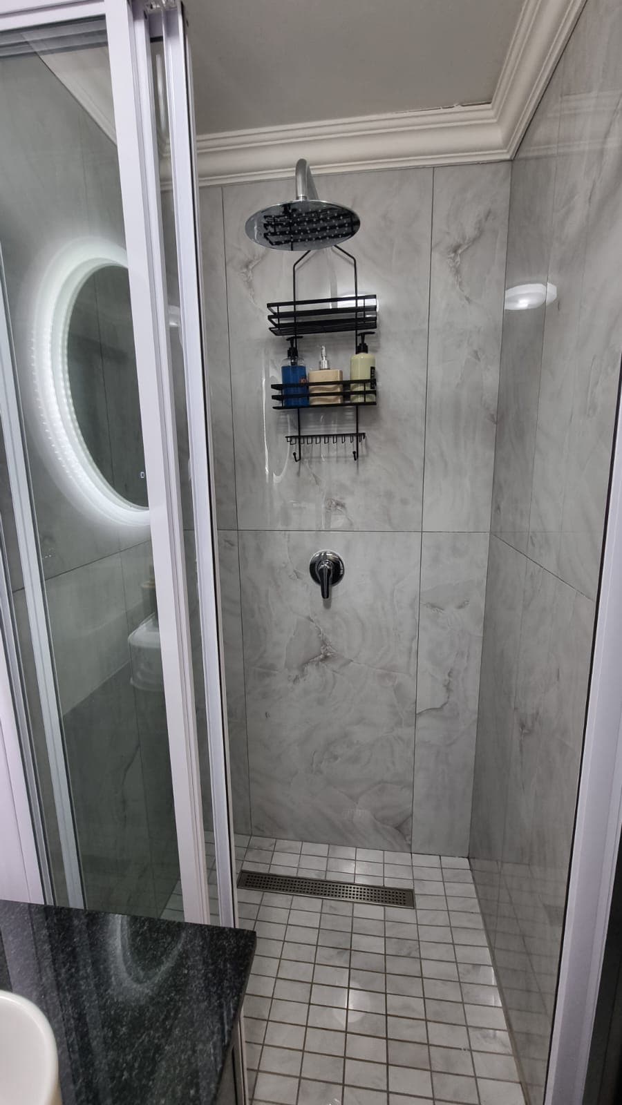 Full bathroom 1 image 2