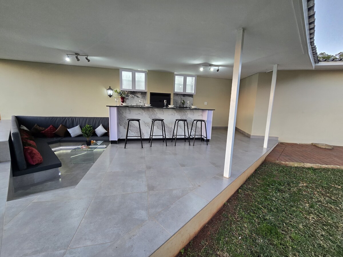 Outdoor kitchen, dining area with BBQ grill