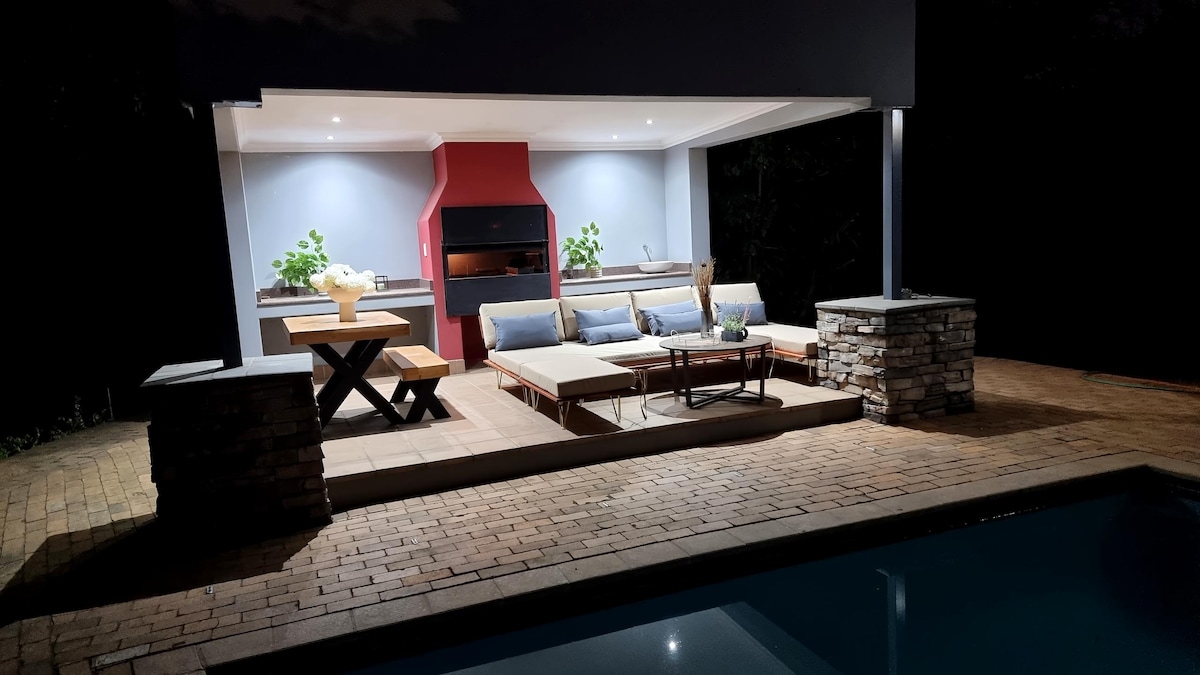 There are plenty of outdoor lights to continue enjoying the outdoors at night time.