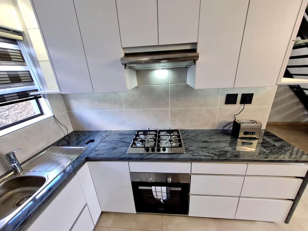 Full kitchen image 1