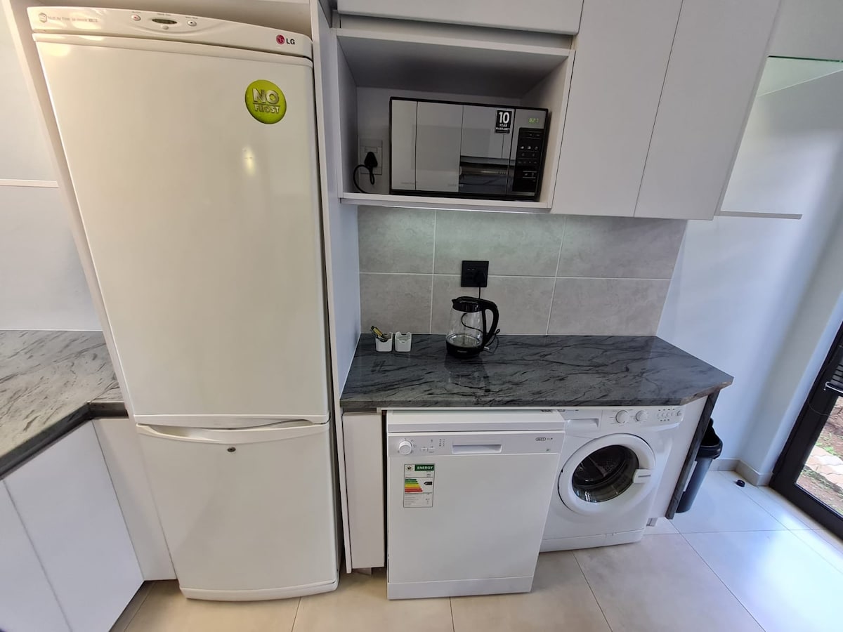 Full kitchen image 3