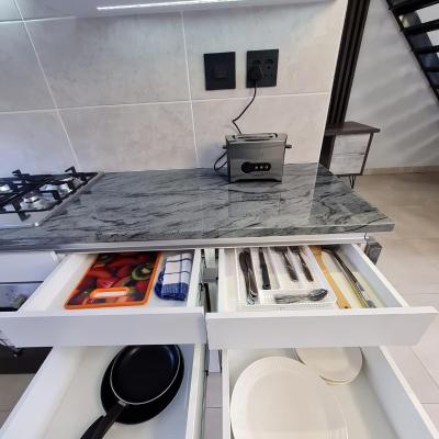 Full kitchen image 2