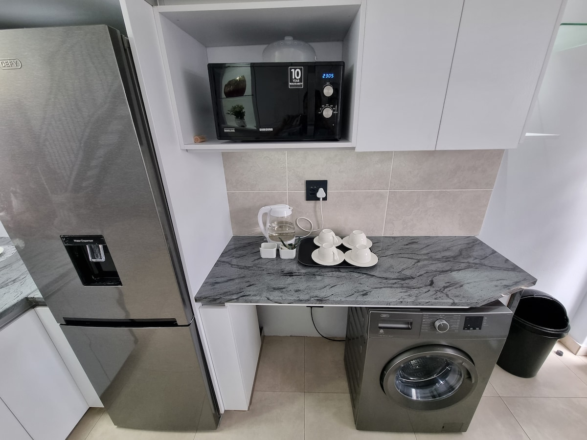 Full kitchen image 2