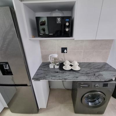 Full kitchen image 2