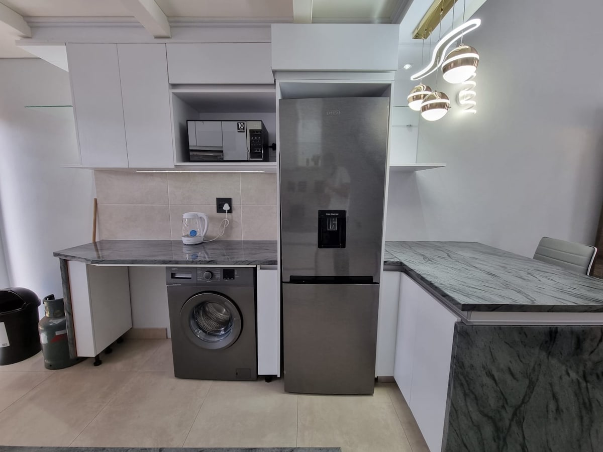 Full kitchen image 3