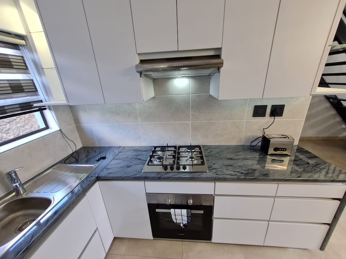 Full kitchen image 1