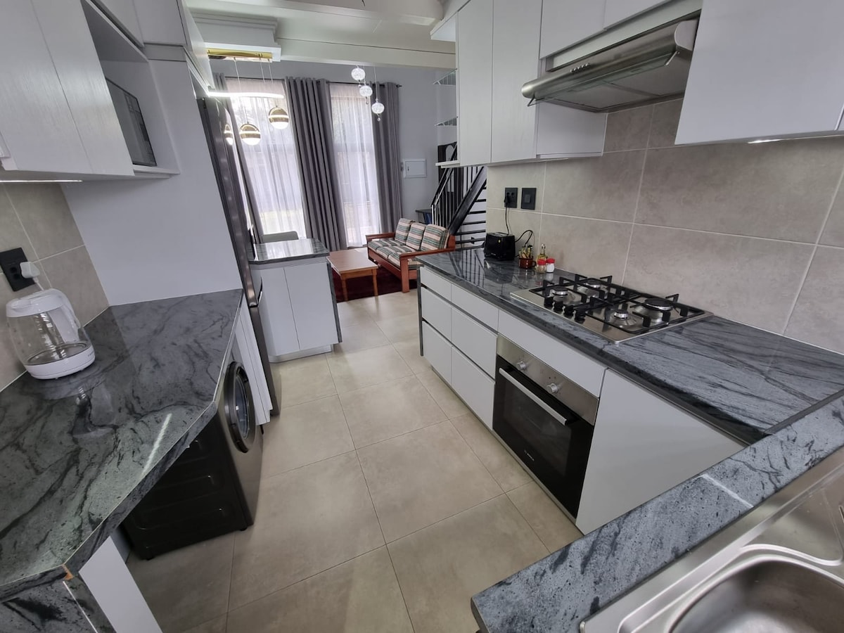 Full kitchen image 4