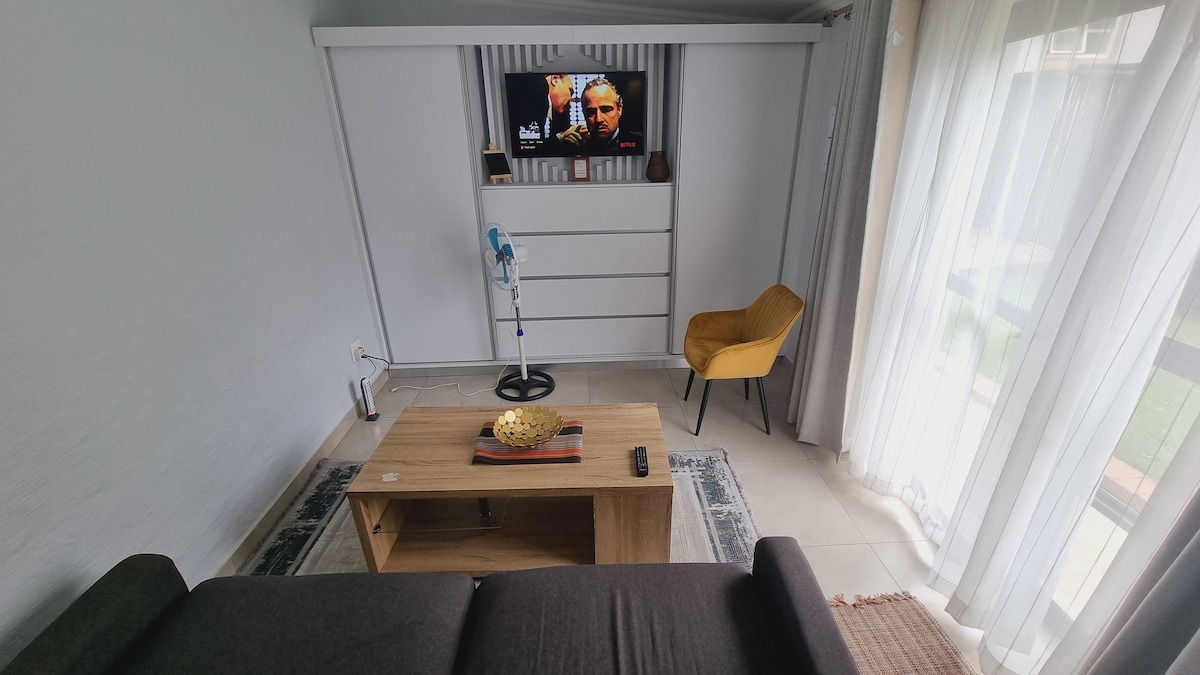 Lounge with Smart TV with Netflix subscription