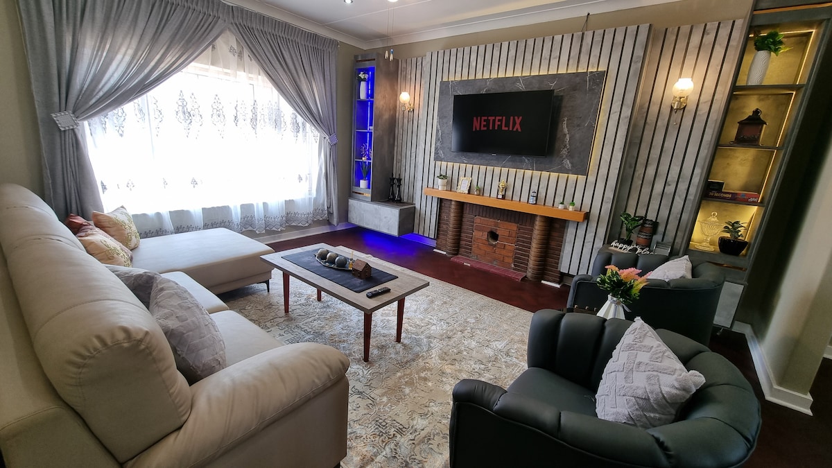 LED lit TV lounge with Smart TV with Netflix